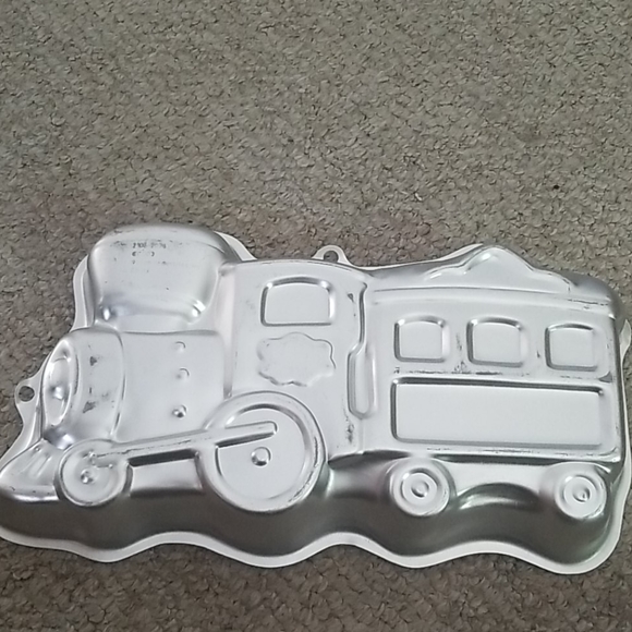 Wilton 2003 Train Engine Cake Mold - Picture 1 of 5